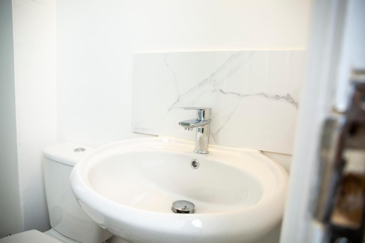 Modern Townhouse Apartment With Free Parking And Wifi Stratford-upon-Avon Eksteriør bilde
