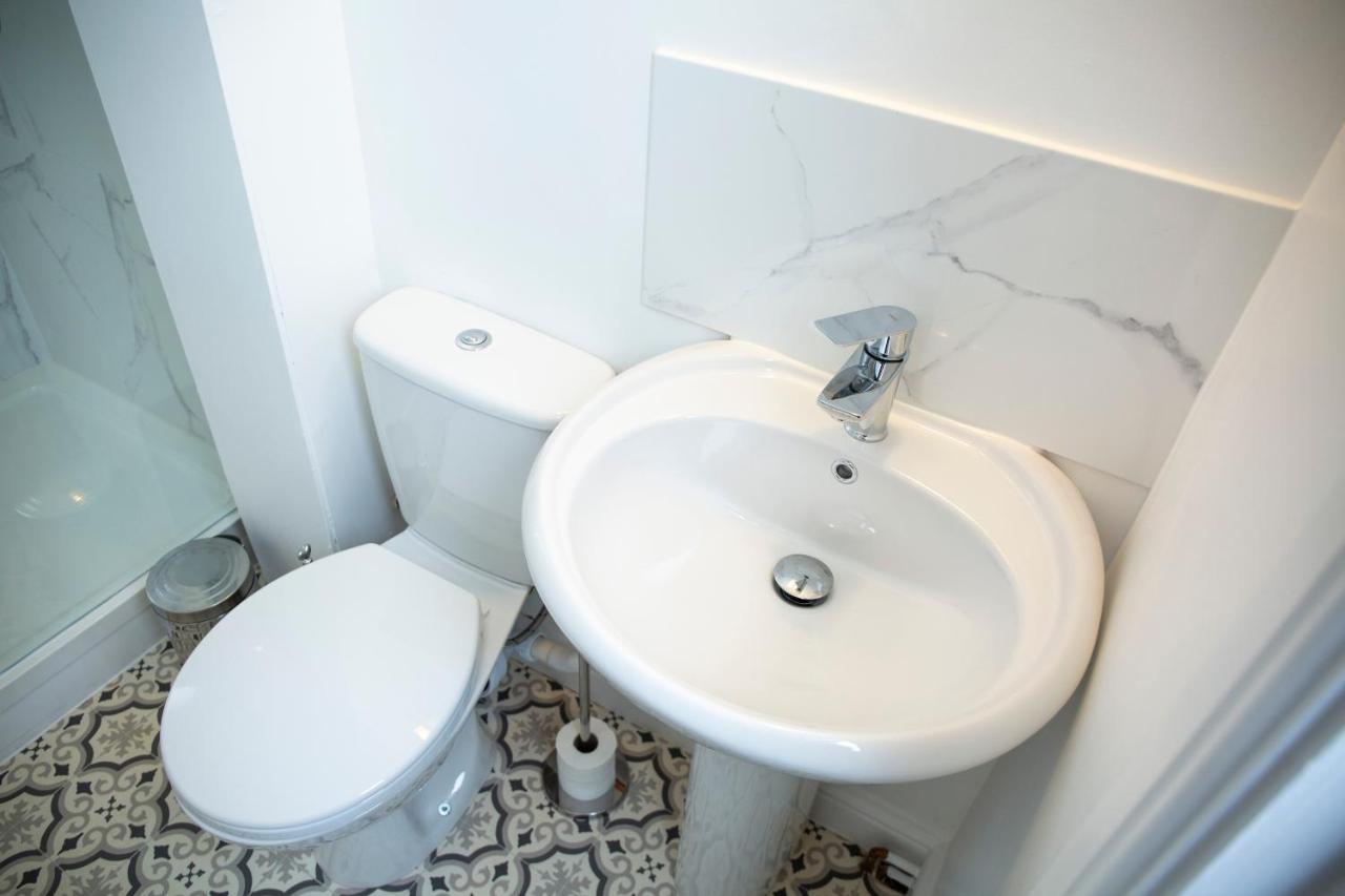 Modern Townhouse Apartment With Free Parking And Wifi Stratford-upon-Avon Eksteriør bilde